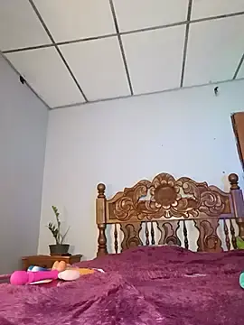 Stripchat Live Sex Cam of Rebecadiaz13