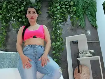Stripchat Sex Cam of emily_hunter12