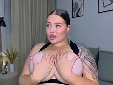 Stripchat Live Porn of KylieLips