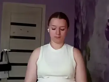 Stripchat Watch Live Sex Cams of RaeannRoewe
