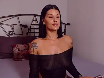 Stripchat Free Porn Cam of YvonneEverlee