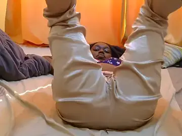 Stripchat Watch Live Sex Cams of Heliosann