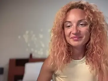Stripchat Sex Cam of Reddgiirl