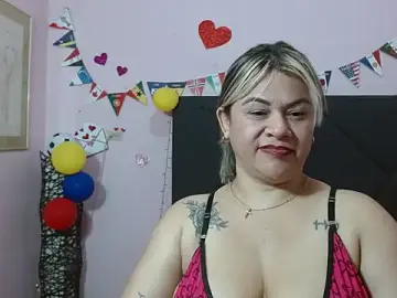 Stripchat Sex Cam of pamela_echeverria