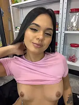 Stripchat Live Sex Cam of Bella-Ferrer