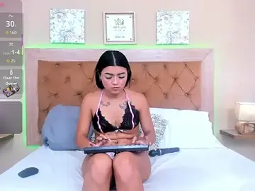 Stripchat Adult Webcam of CristalLoren