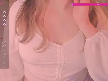 Stripchat Free Live Porn of kira_lm