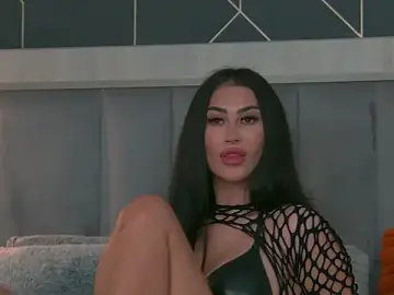 Stripchat Free Porn Cam of EmyLaveau