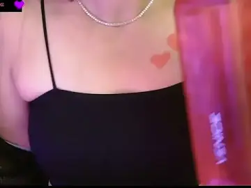 Stripchat Sex Cam of Layla_Ahh