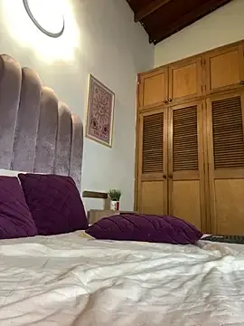 Stripchat Sex Cam of sky_caroline