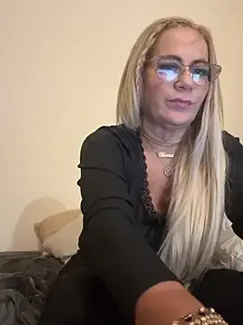 Stripchat Watch Live Sex Cams of LARIANA_RIVERA23