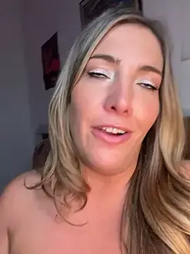 Stripchat Best Webcam of hollyharmd
