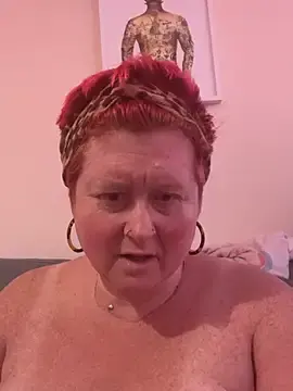 Stripchat Adult Webcam of BustyRedxx