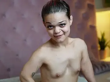 Stripchat Live Sex Cam of MaiaMini