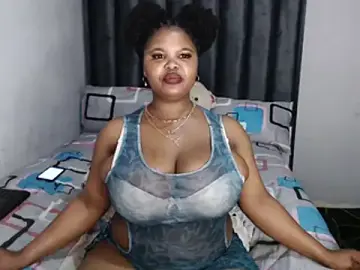 Stripchat Free Live Porn of BootyliciousbustyX33