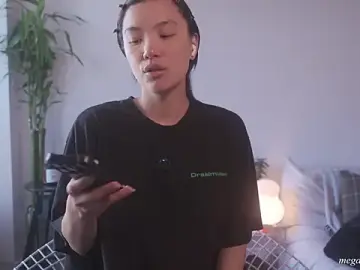 Stripchat Live Sex Cam of meganmei666