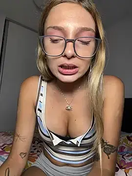 Stripchat Nude Webcam of paulinee2006