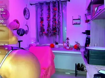 Stripchat Sex Cam of _cristal_ayala