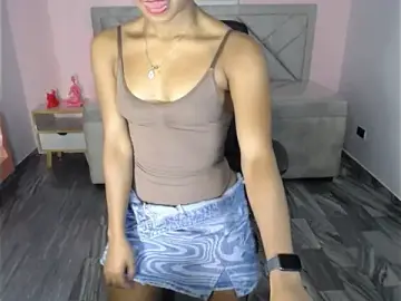 Stripchat Live Sex Cam of LauraKail_ch