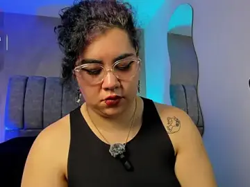 Stripchat Sex Cam of lilith_velvet_