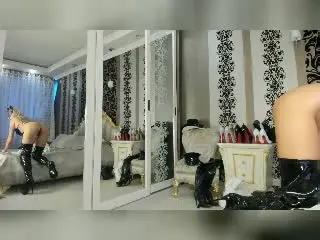 Xlovecam Free Live Porn of MademoiselleBella