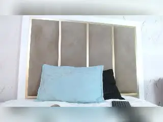 Xlovecam Free Porn Cam of MilyLiams