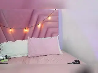 Xlovecam Private Sex Chat of HottieEmily