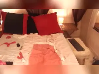 Xlovecam Live Sex of IssahneMay
