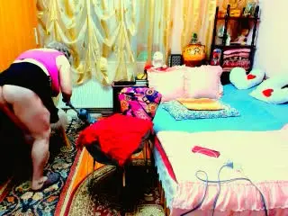 Xlovecam Best live sex cam show of SeductiveMilf