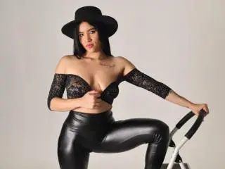 Xlovecam Live Sex Cam of DaniellaPicc