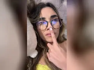 Xlovecam Free Live Porn of AdharaCooperr