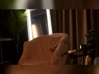 Xlovecam Sex Cam of BrainyBelle
