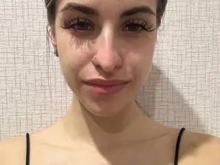 Xlovecam Free Live Porn of RoxanaKrausse